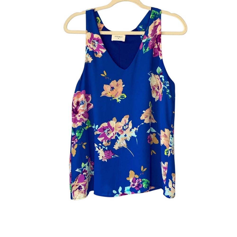 Everly royal blue razor style tank pleated back w floral pattern vneck. Size M